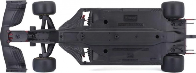 Fabrication en métal et pneus réalistes