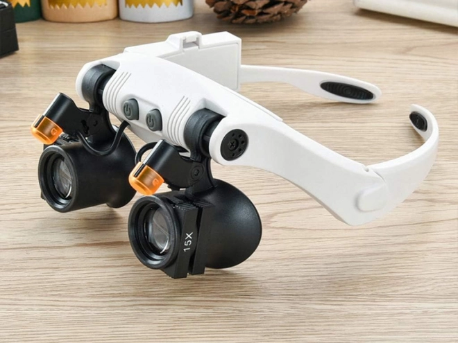 Loupe horlogère avec éclairage LED