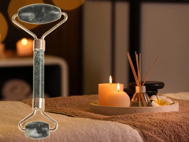 Rouleau de massage en jade pour le visage et le cou