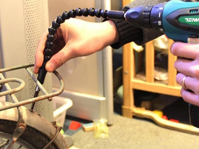 Embout flexible pour tournevis et perceuses