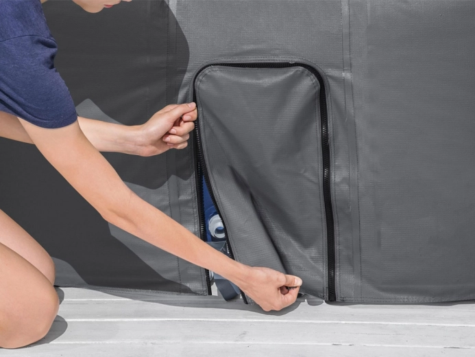 Ouverture zippée pour un raccordement facile de la pompe