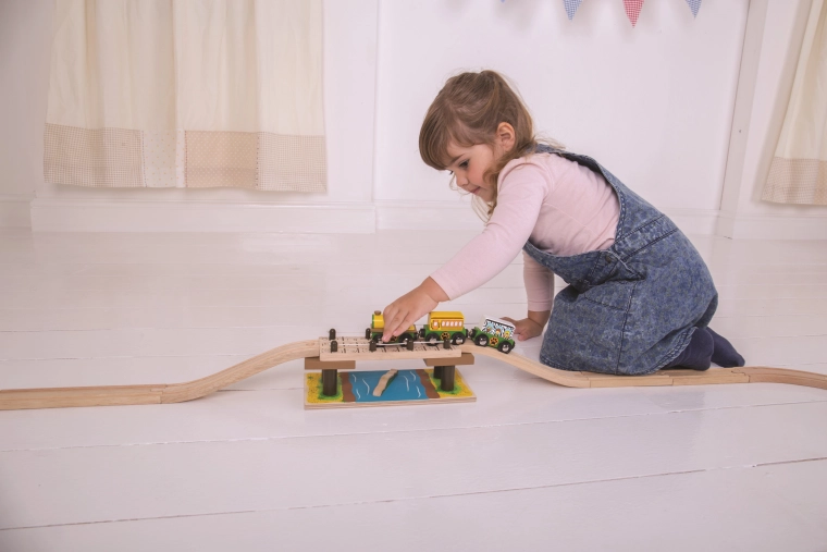 Compatible avec les circuits de trains en bois