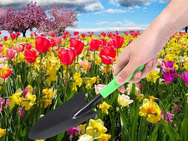 Pelle de transplantation de jardin