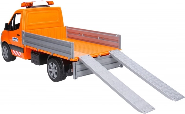 Benne fonctionnelle et ridelles rabattables