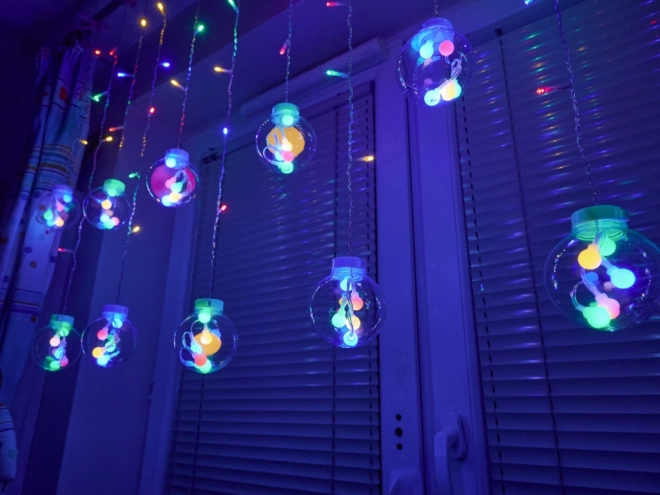 Rideau LED coloré avec ampoules - 3 m, 108 LED