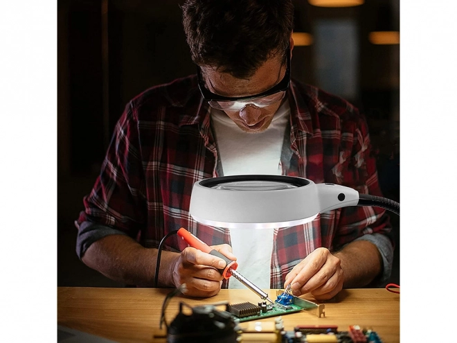 Loupe cosmétique avec éclairage LED