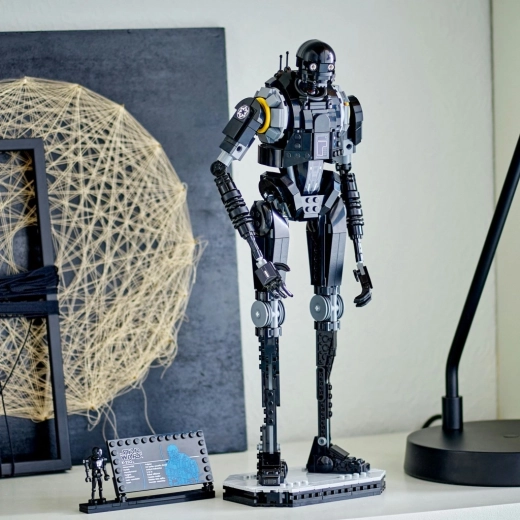 Minifigurine et plaque d’information