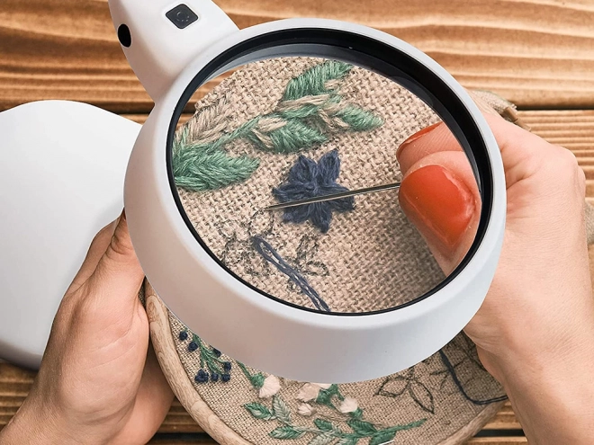 Loupe cosmétique avec éclairage LED
