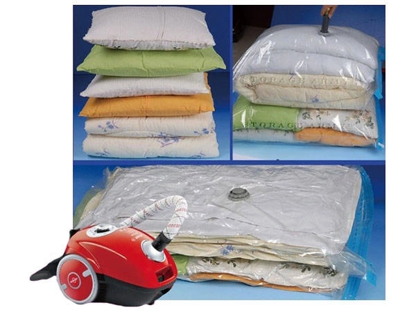 Sacs sous vide suspendus pour gain de place