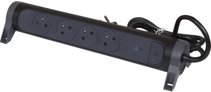 Quatre prises pour plusieurs appareils