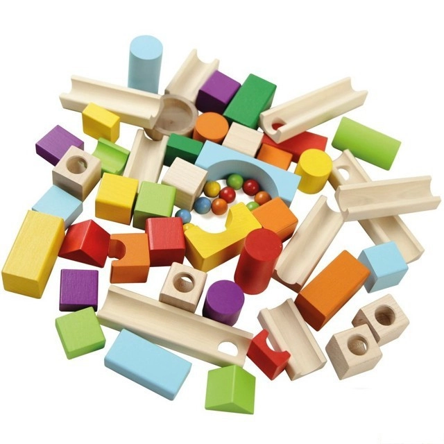 Jeu de construction avec des blocs colorés