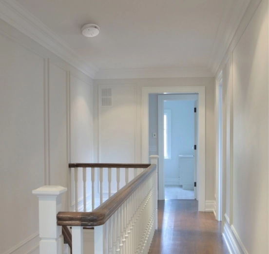 Installation facile au plafond