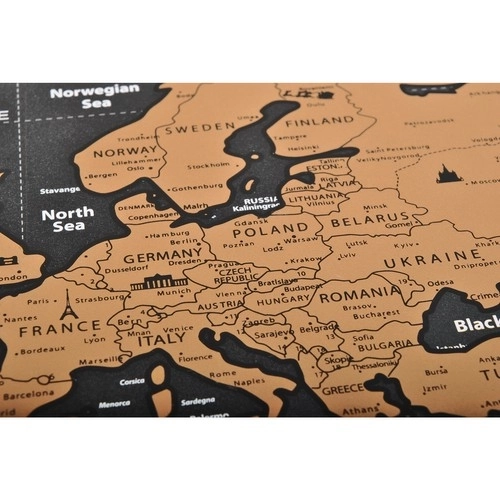 Carte du monde à gratter avec drapeaux et accessoires