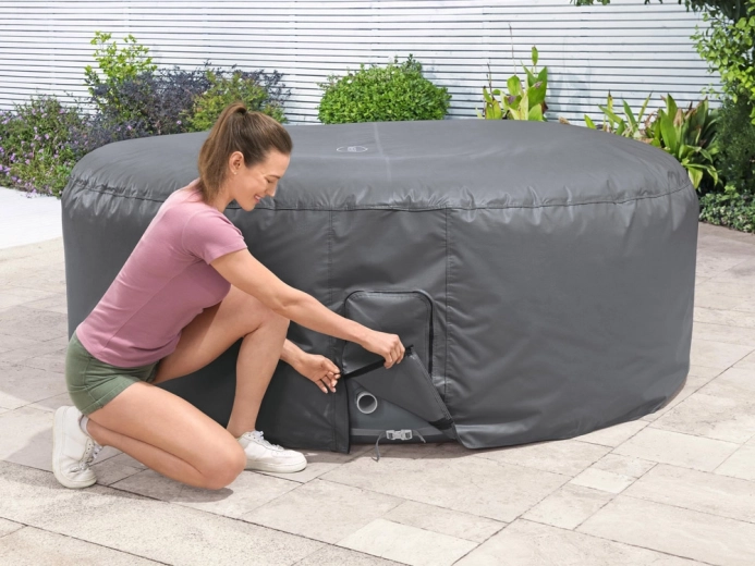 Installation facile et accès à la pompe