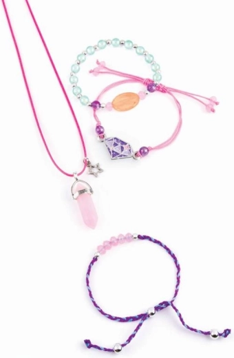 Crée un collier et trois bracelets
