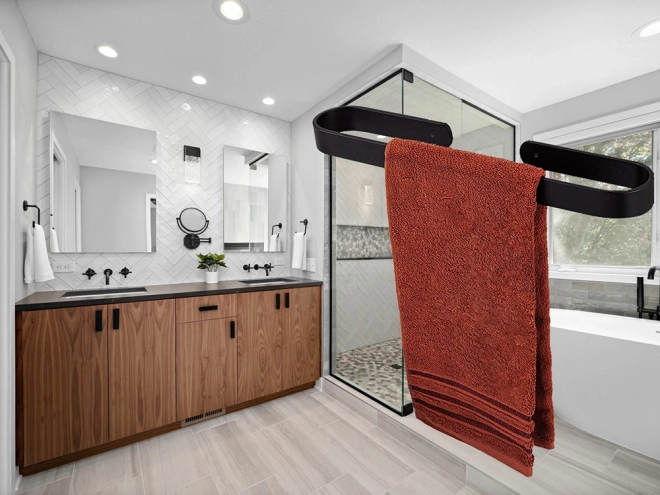 Porte-manteau mural en métal pour salle de bain