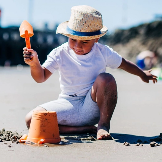 Amusement à la plage et au bac à sable