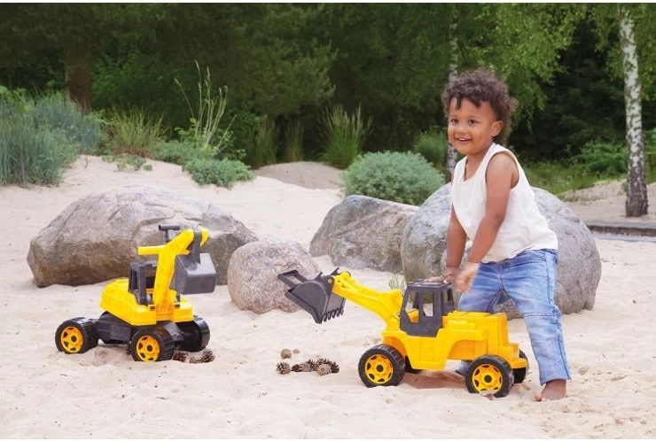 Amusement sur le sable et au jardin