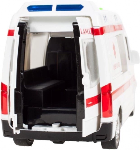 Portes ouvrantes et intérieur fidèle