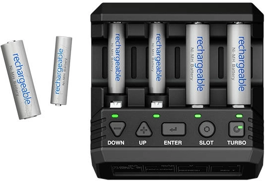 Quatre emplacements indépendants AA/AAA