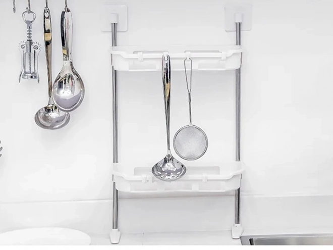 Étagère de salle de bain au-dessus du siège de toilette