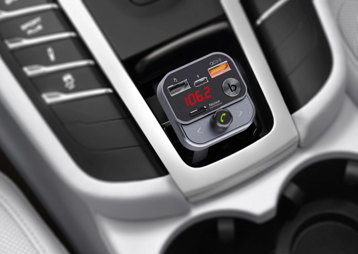 Musique depuis téléphone et USB via FM