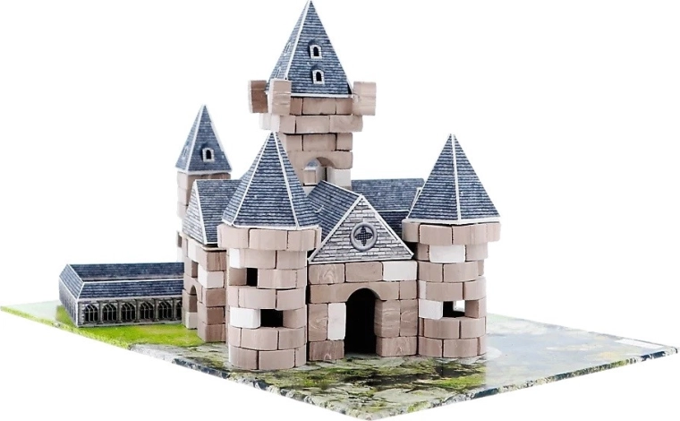 Construction avec de vraies briques et du bois