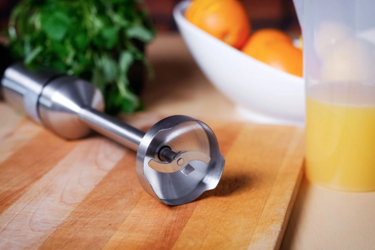 Pied métallique et doubles lames en inox