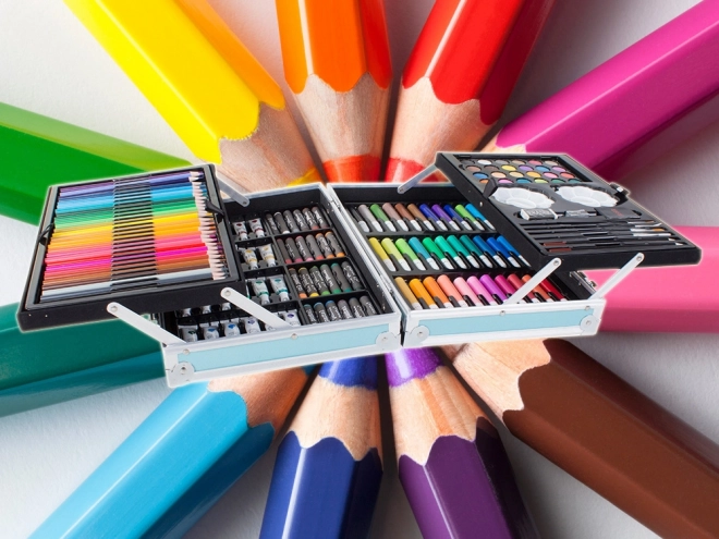 Ensemble artistique pour enfants dans une valise