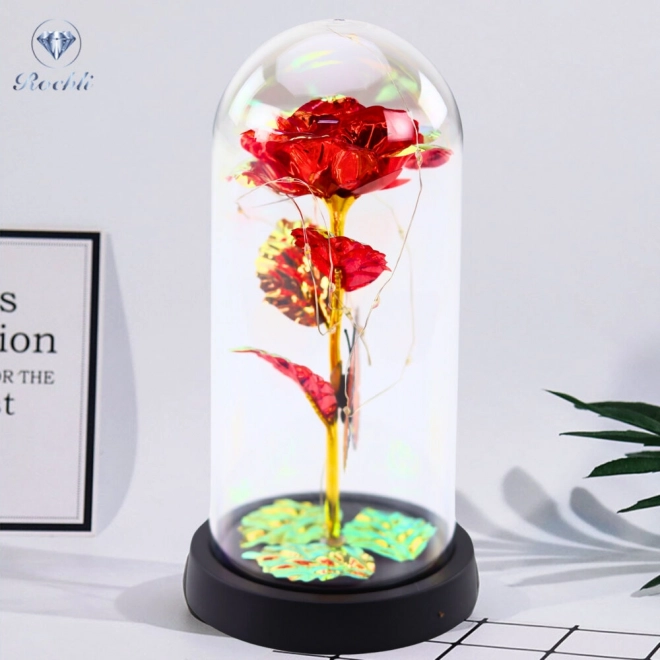 Rose éternelle sous dôme en verre avec éclairage LED et papillon rouge