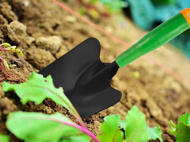 Pelle de transplantation de jardin