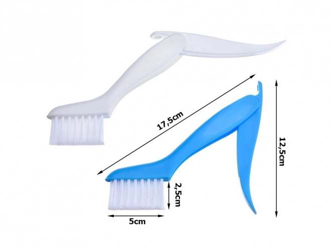 Brosse avec grattoir pour nettoyer les interstices