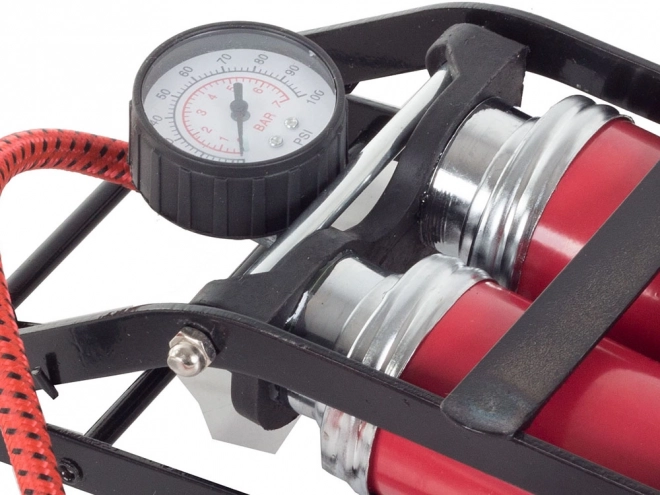 Pompe à pied à deux pistons avec manomètre