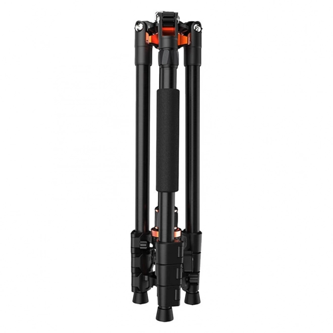 Hauteur ajustable et taille compacte