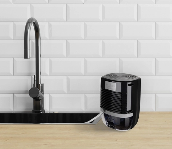 Déshumidificateur avec tuyau de drainage