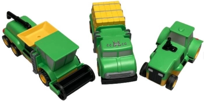 Trois véhicules pour une ferme créative