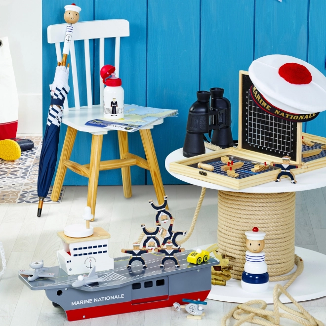 Tour empilable en bois en forme de marin