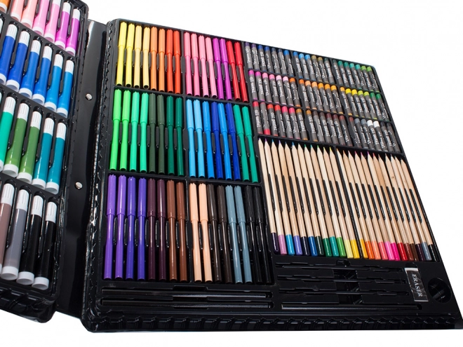 Ensemble de peinture artistique dans une mallette