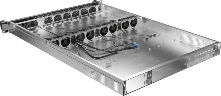 Refroidissement avancé : 8× 40 mm PWM à faible bruit