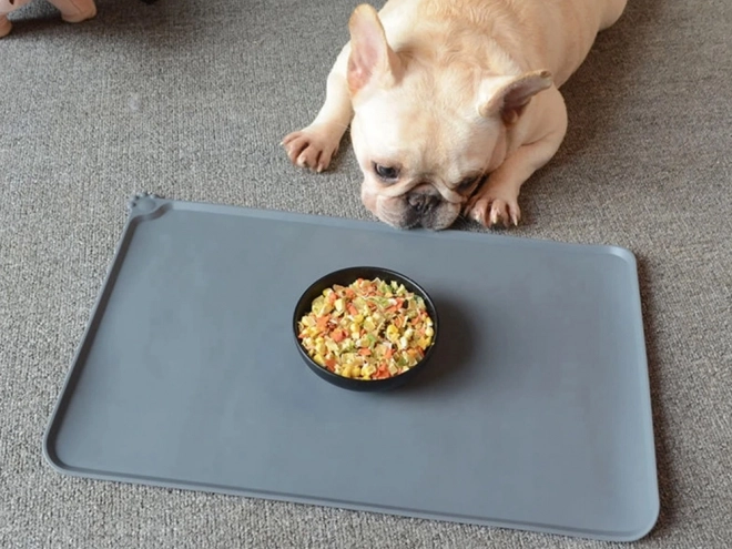 Tapis antidérapant en silicone imperméable pour bols pour chiens et chats