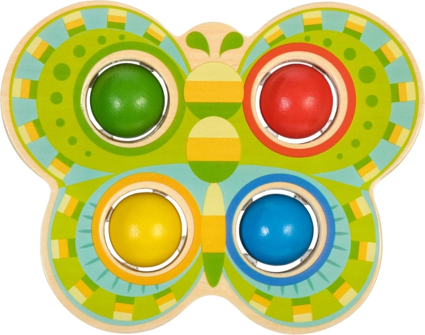 Joyeux papillon et quatre couleurs