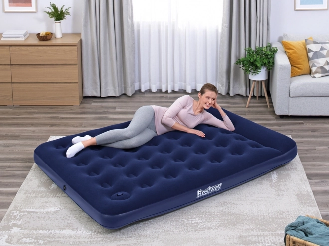 Matelas gonflable Queen avec pompe intégrée par Bestway