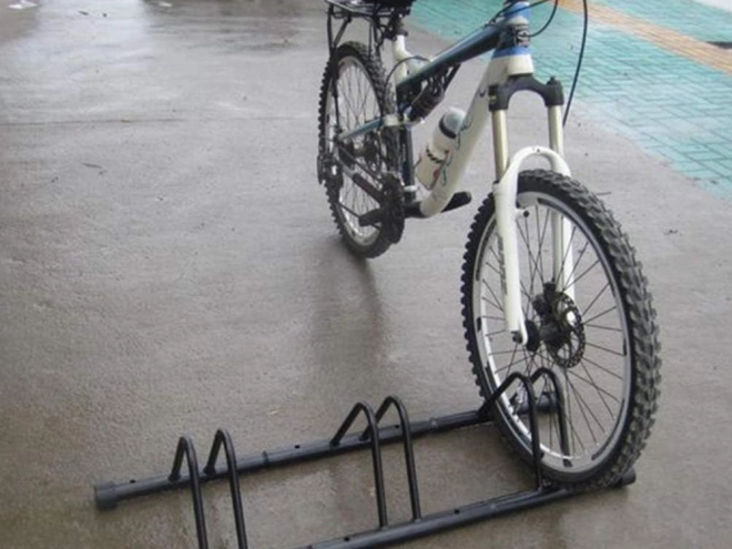 Support pour 3 vélos à rangement