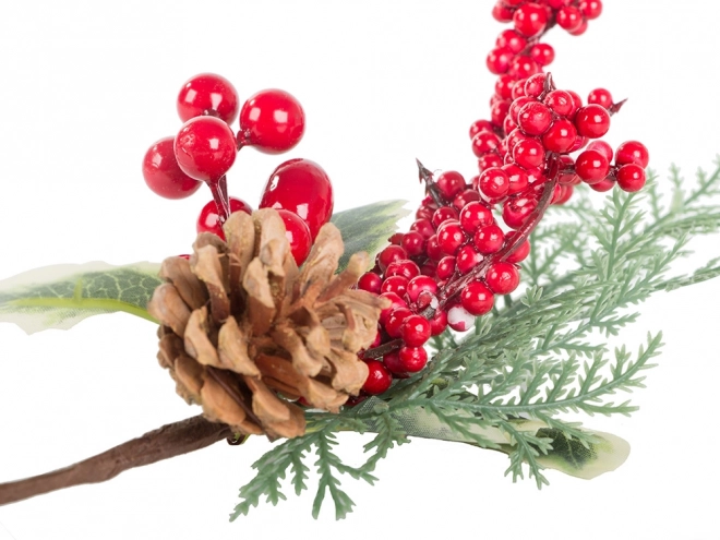 Élément décoratif de centre de table de Noël avec des sorbes et une pomme de pin