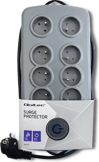 Huit prises et câbles bien ordonnés