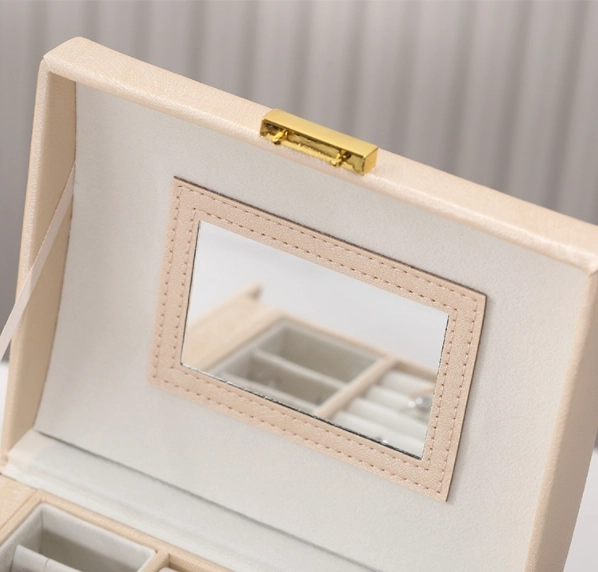 Boîte à bijoux à plusieurs niveaux dorée
