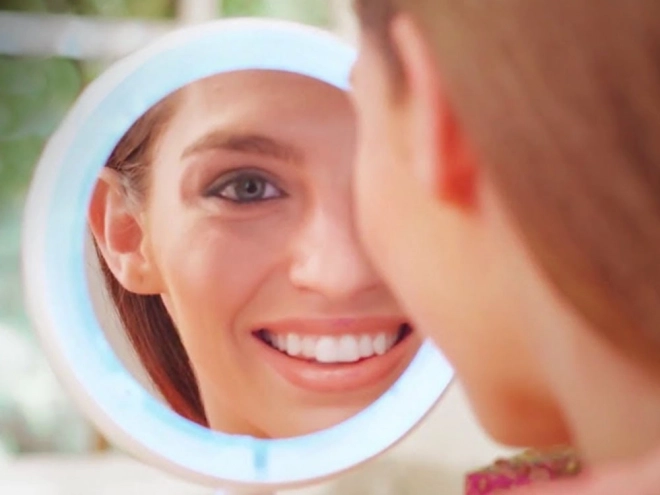 Miroir grossissant pivotant illuminé à LED