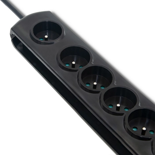 Sept prises pour plusieurs appareils