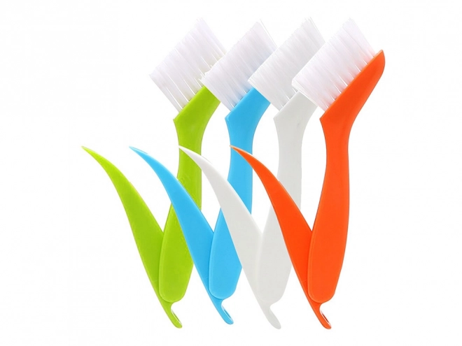 Brosse avec grattoir pour nettoyer les interstices