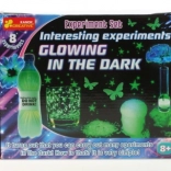 Expériences lumineuses fascinantes dans l’obscurité pour enfants